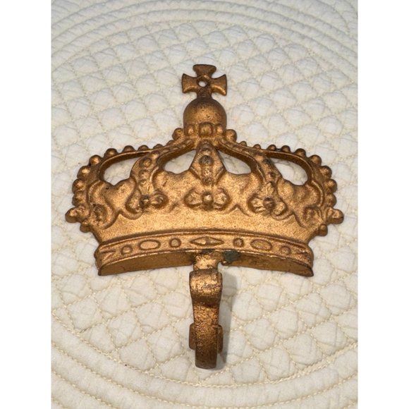 Golden Royalty Crown Hook - Picture 7 of 12